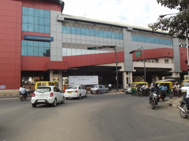 SV Road Metro Station